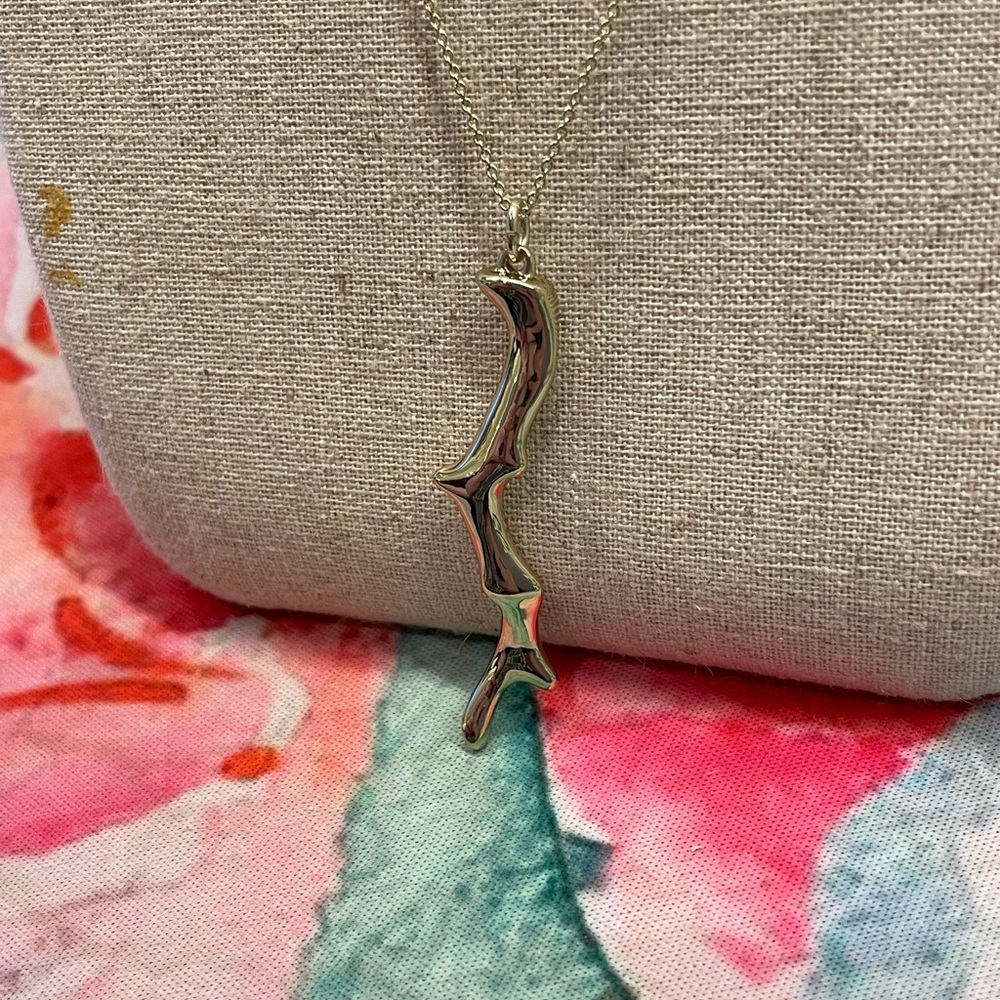 Chase Coral Pendant